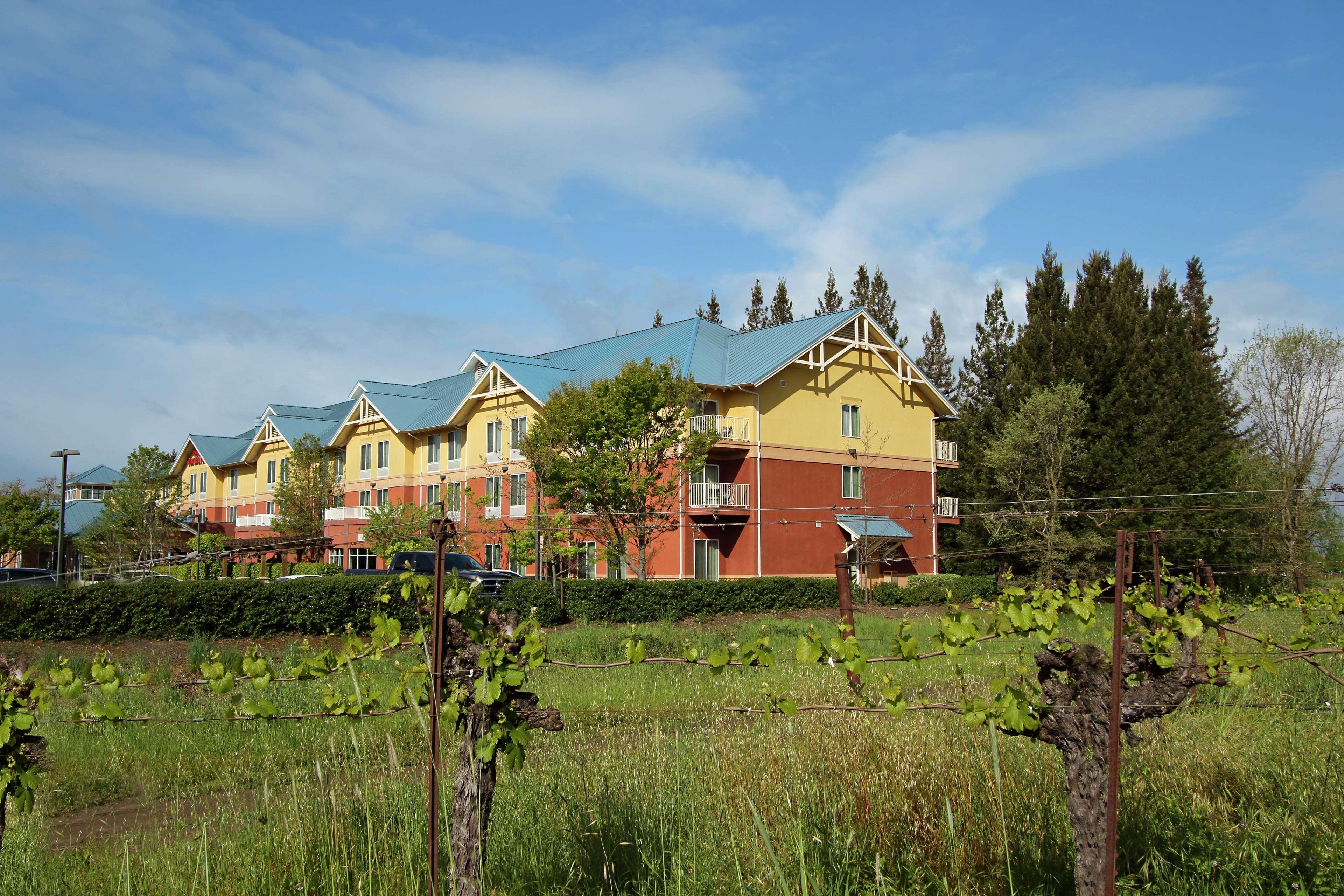Hilton Garden Inn Sonoma County Airport Санта-Роза Экстерьер фото