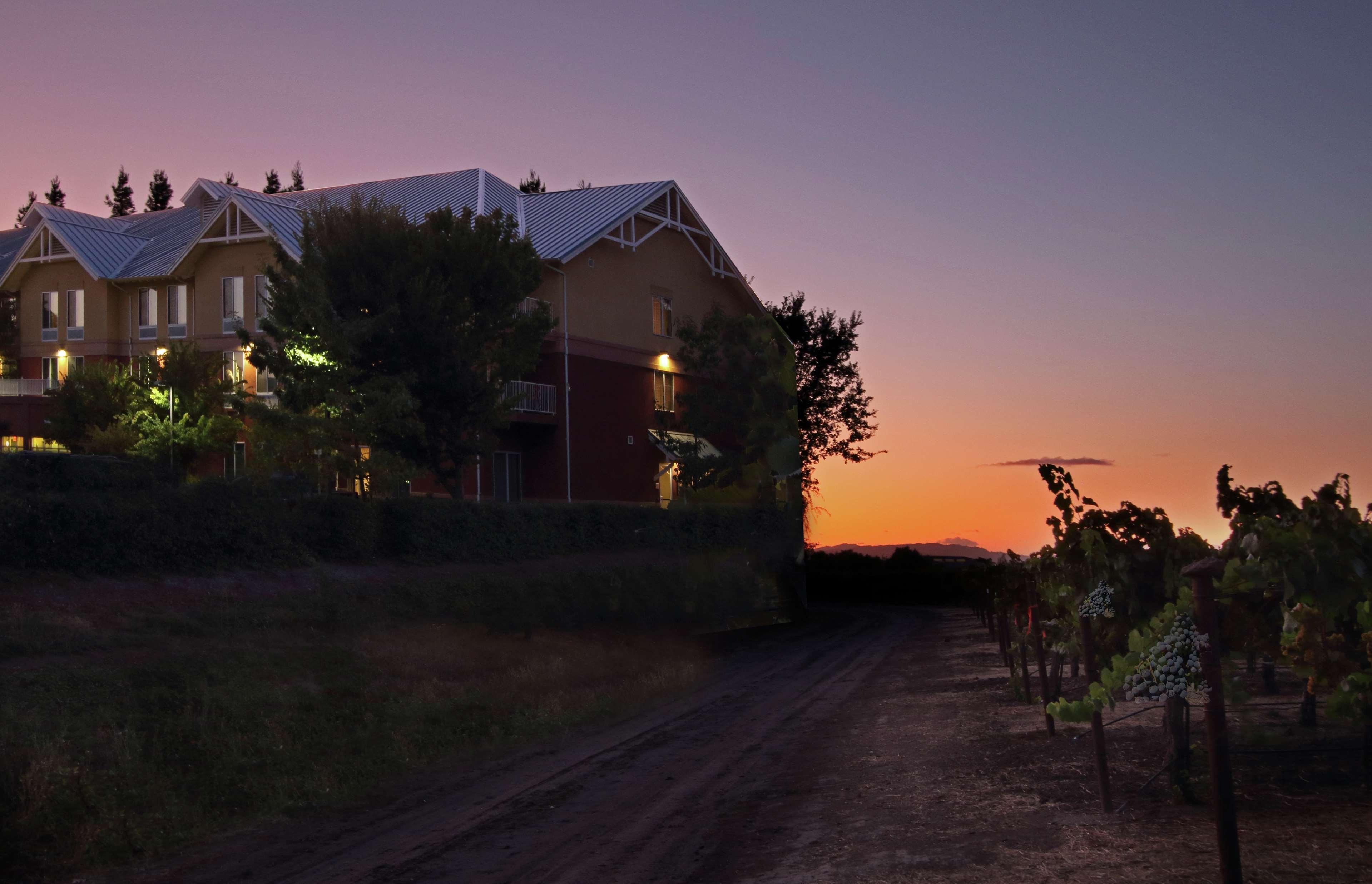 Hilton Garden Inn Sonoma County Airport Санта-Роза Экстерьер фото