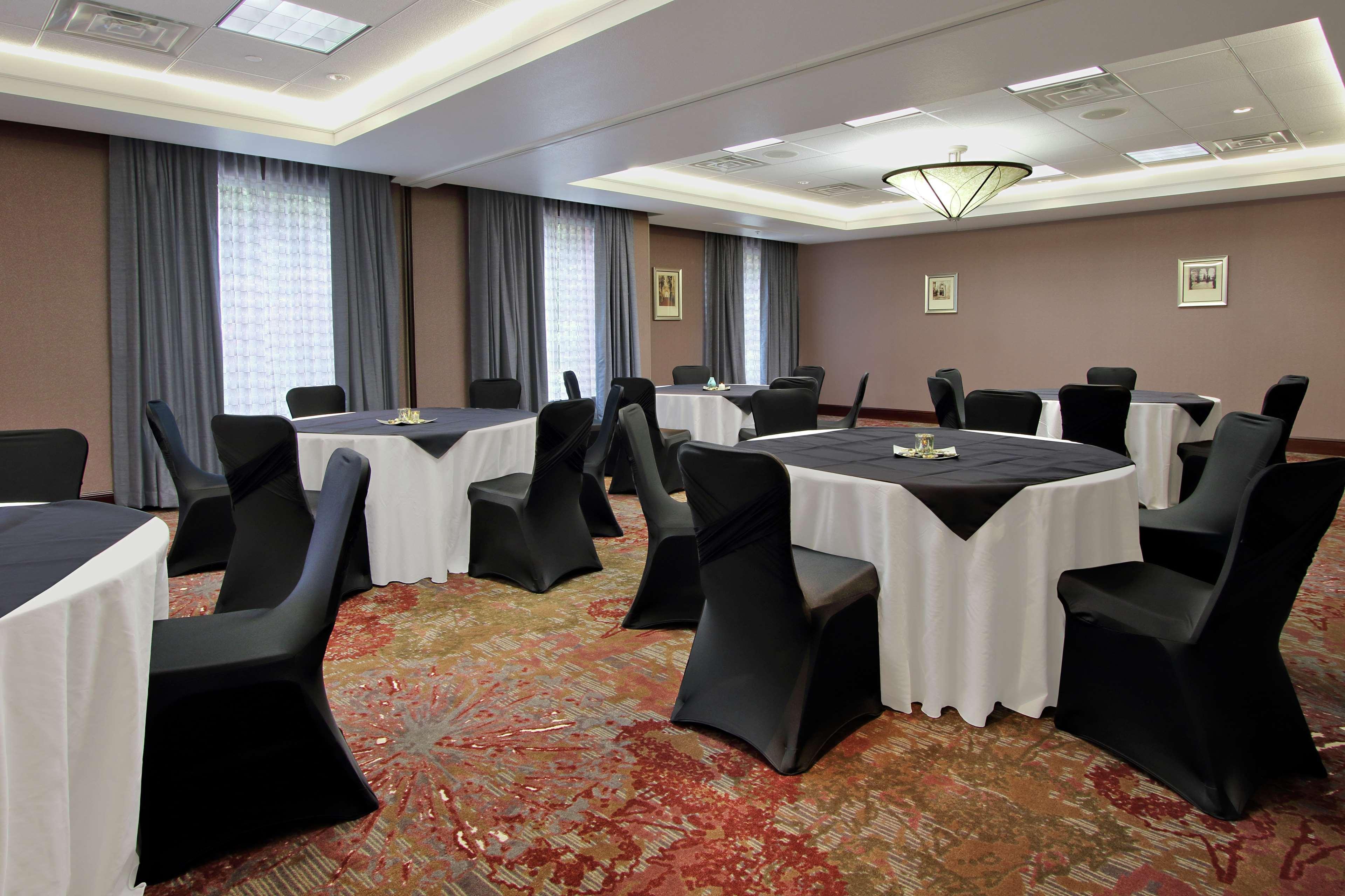 Hilton Garden Inn Sonoma County Airport Санта-Роза Экстерьер фото