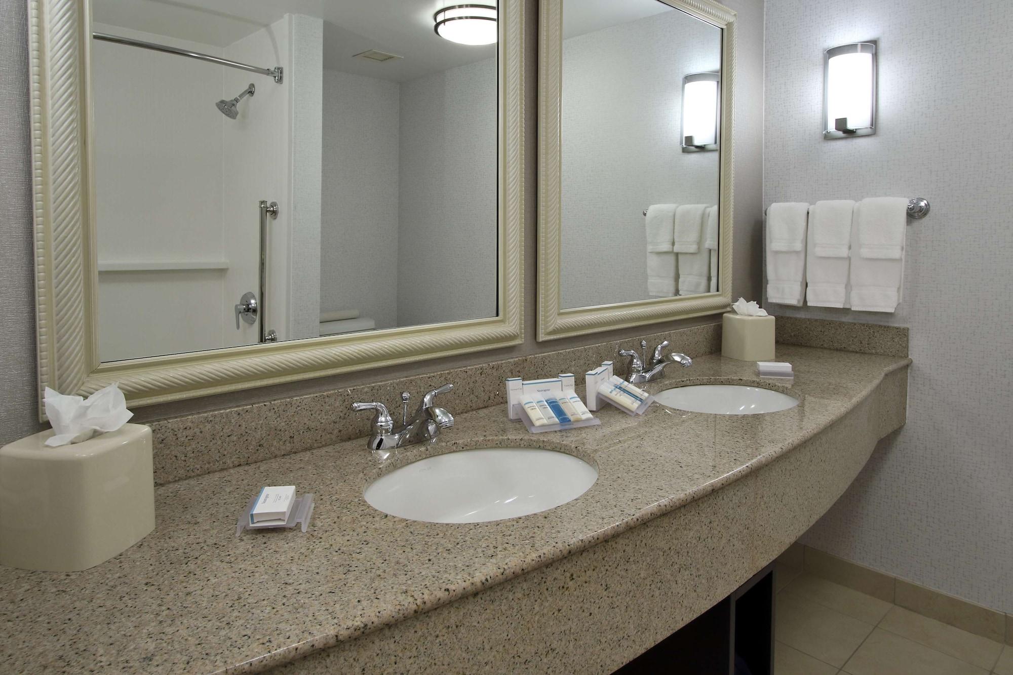 Hilton Garden Inn Sonoma County Airport Санта-Роза Экстерьер фото