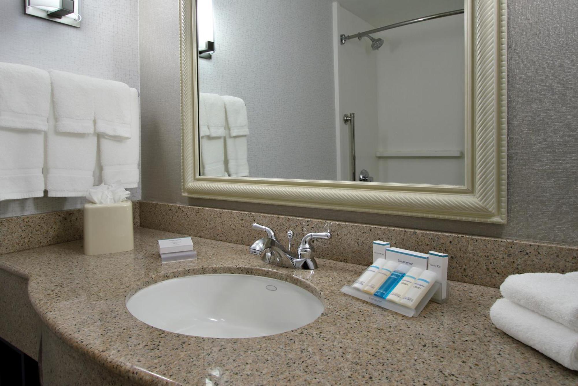 Hilton Garden Inn Sonoma County Airport Санта-Роза Экстерьер фото