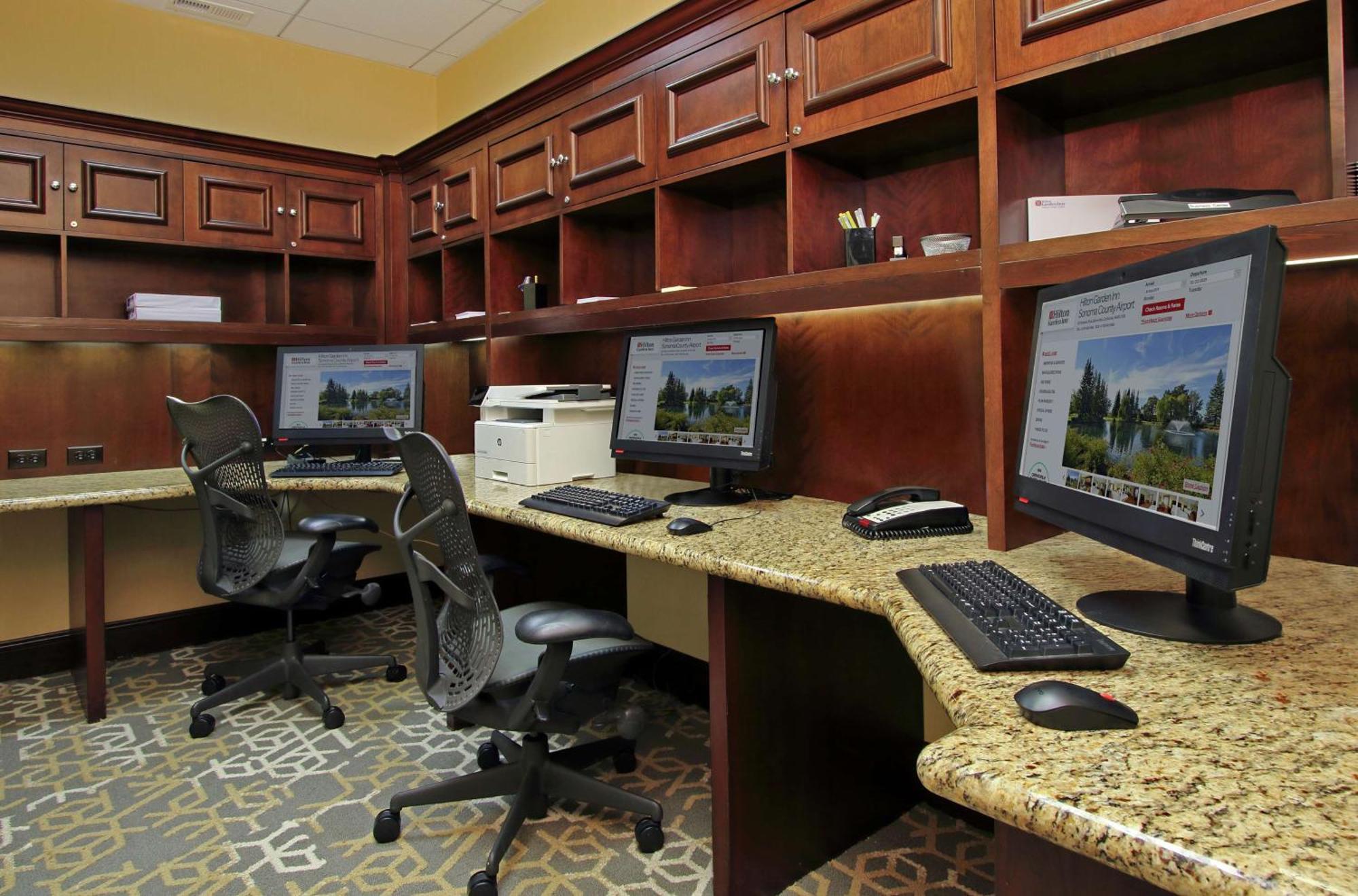 Hilton Garden Inn Sonoma County Airport Санта-Роза Экстерьер фото