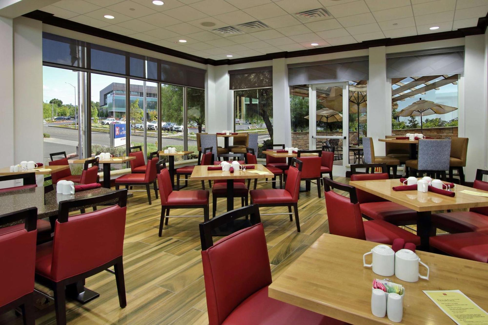 Hilton Garden Inn Sonoma County Airport Санта-Роза Экстерьер фото