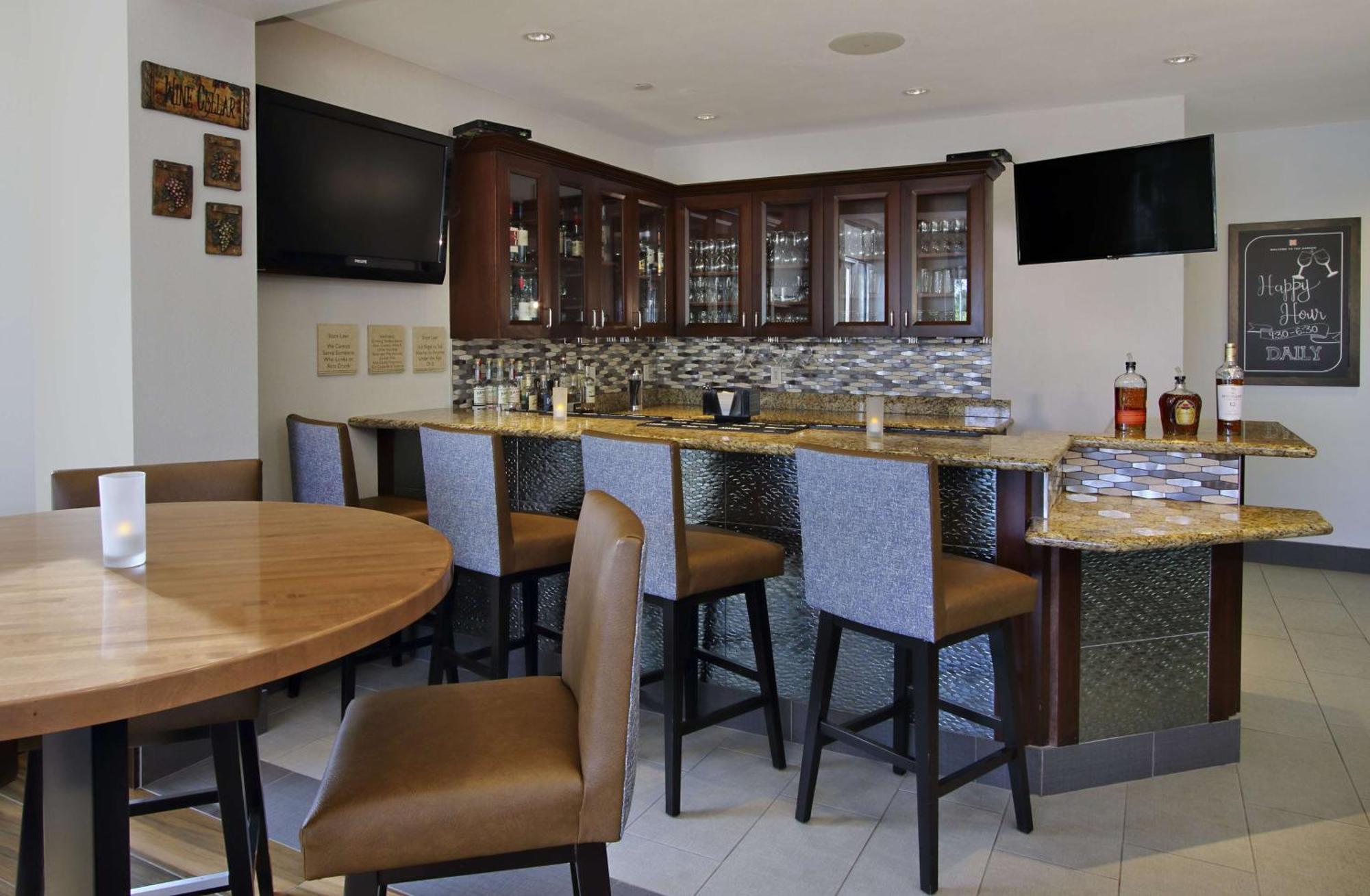 Hilton Garden Inn Sonoma County Airport Санта-Роза Экстерьер фото