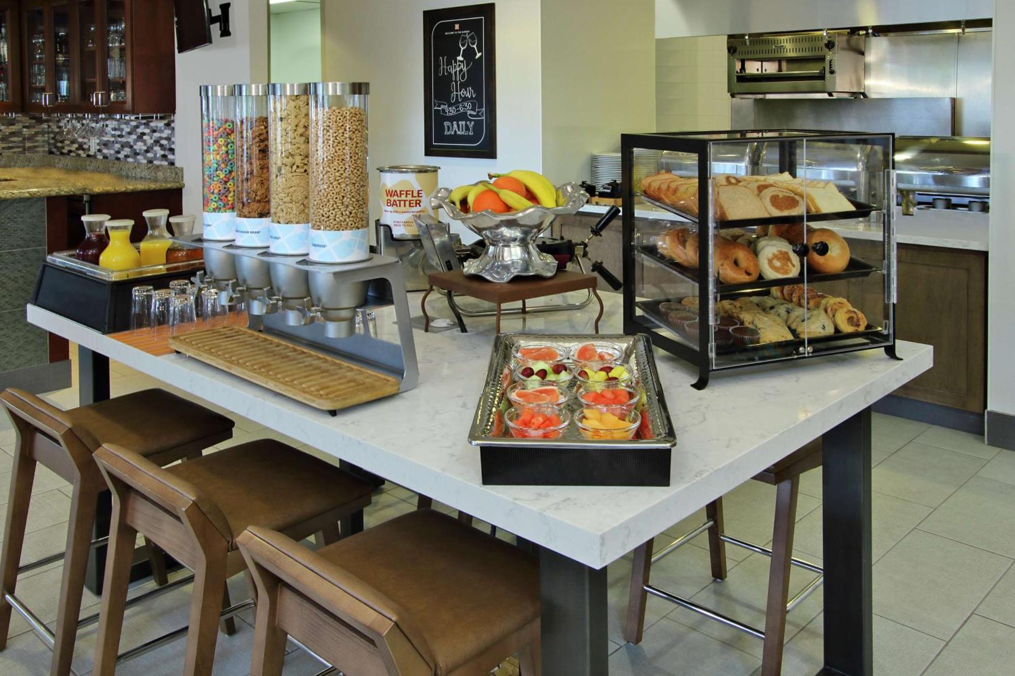 Hilton Garden Inn Sonoma County Airport Санта-Роза Экстерьер фото