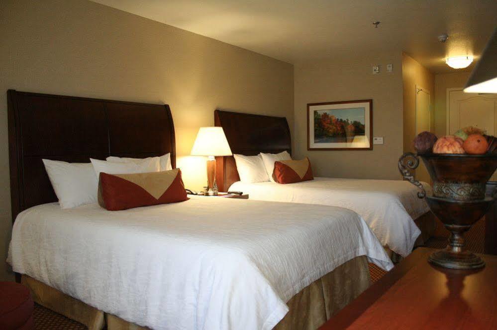 Hilton Garden Inn Sonoma County Airport Санта-Роза Экстерьер фото